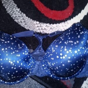 1 size medium Maidenform bra